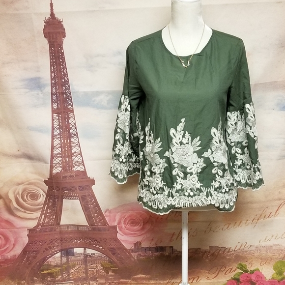 ⭐️ Cupio embroidered top - Picture 1 of 7